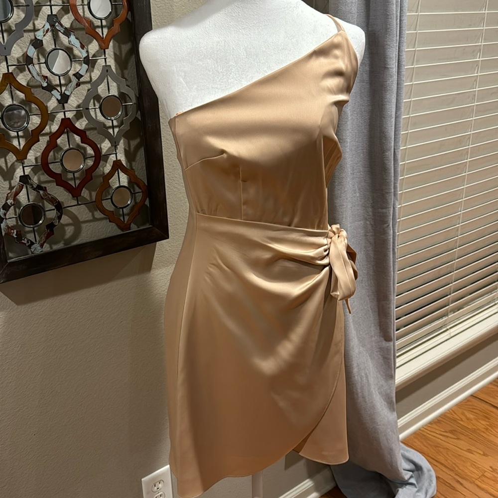 Gianni Bini
One Shoulder Sleeveless Spaghetti Strap Tie Waist Mini Wrap Dress